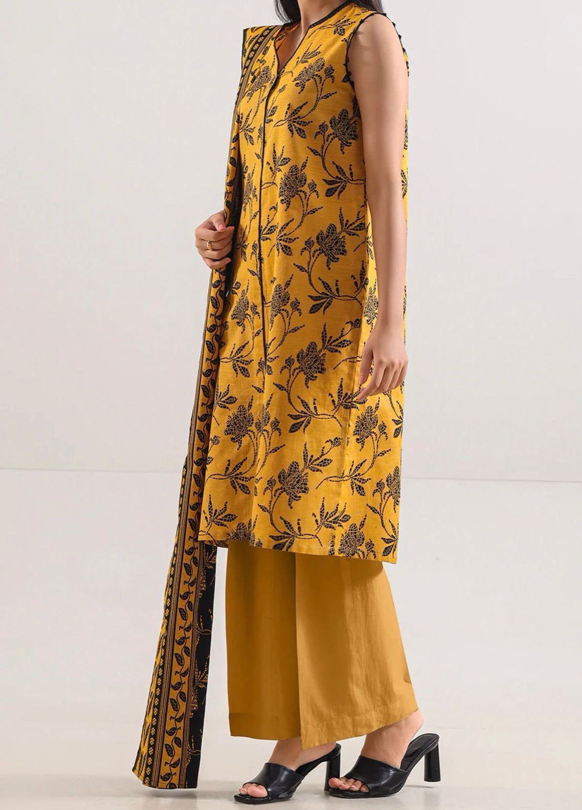 Saya Printed Lawn - Digital Printed Unstitched 3 Piece Suit - U01-25667-04B Summer Collection 2026